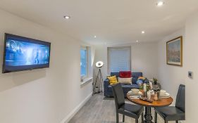 Luxury Hollywood Getaway In The Heart Of The City